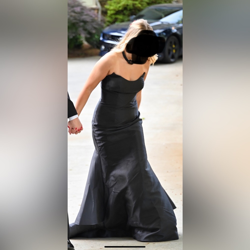 Black mermaid prom dress.